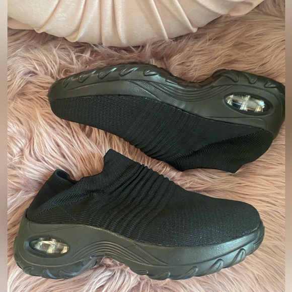 🎀 Hypersoft Sneakers- slip om shore size 39 NWOT Black - Picture 2 of 6